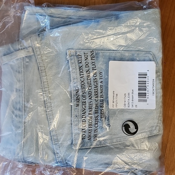 Free People Bonita Distressed High Waist Jeans in Dream Blue•Size 28•NWT - Picture 6 of 7